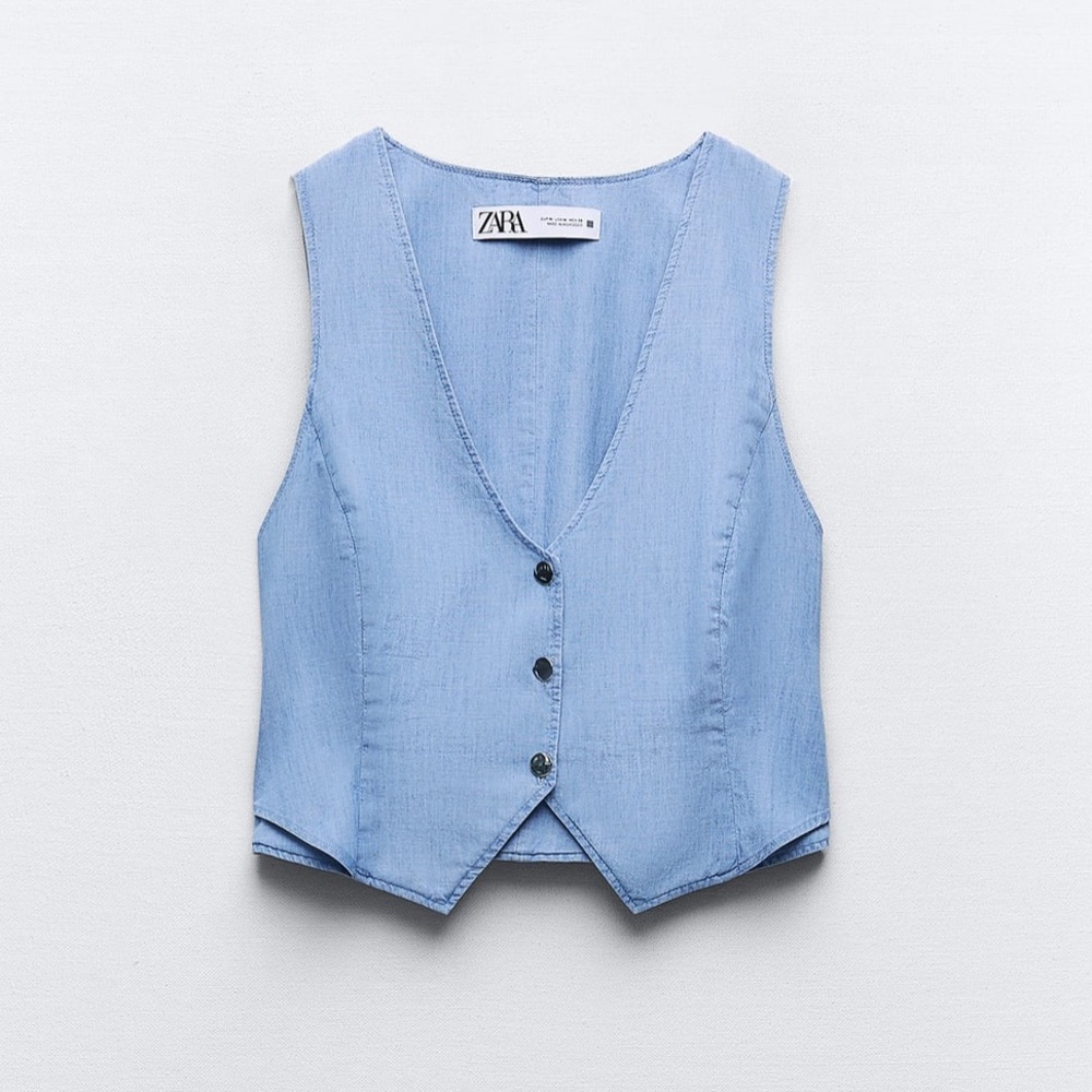 Zara VEST WITH BACK CINCH🤍